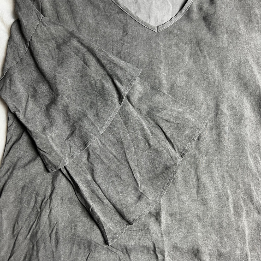 J Lee Bell Sleeve Boho Blouse Gray size Medium - Picture 2 of 4